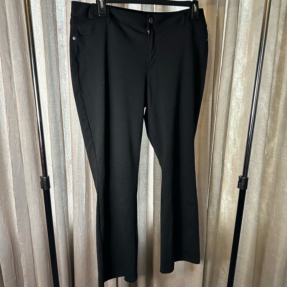 Simply Vera black stretch bootleg pants